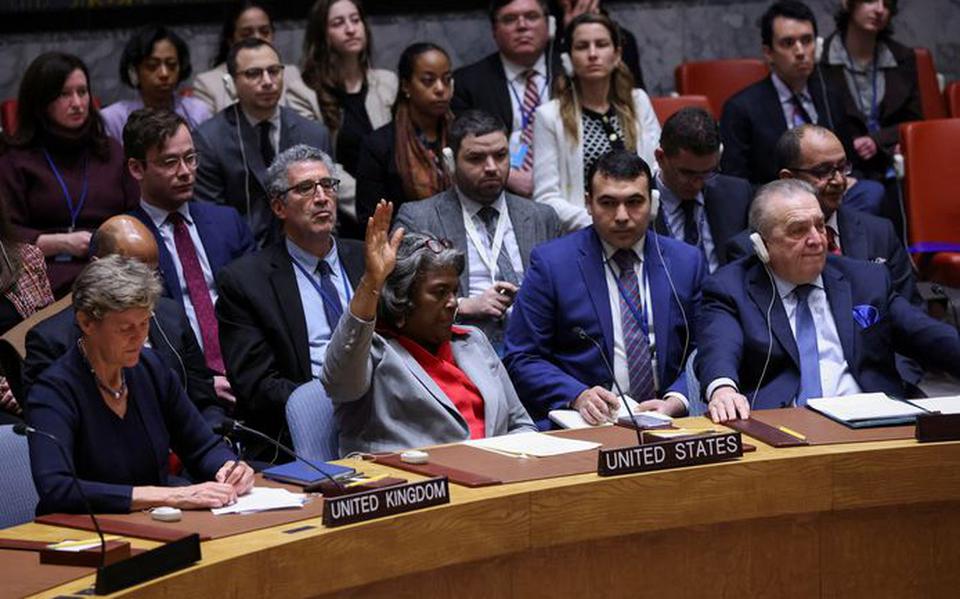 Maandag heeft de Veiligheidsraad de conflictpartijen voor het eerst sinds de oorlog tussen Israël en Hamas in oktober begon opgeroepen om de wapens neer te leggen.