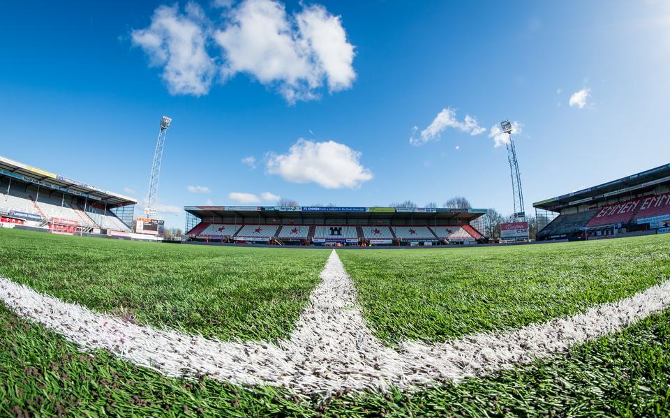 Het kunstgras in stadion De Oude Meerdijk, thuishaven van FC Emmen.