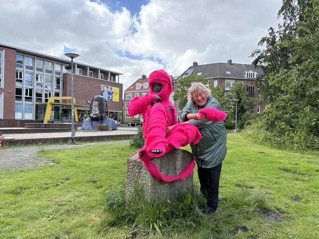 Kunst op straat in Groningen anno 2026: naakt meisje verandert in non-binaire nomade