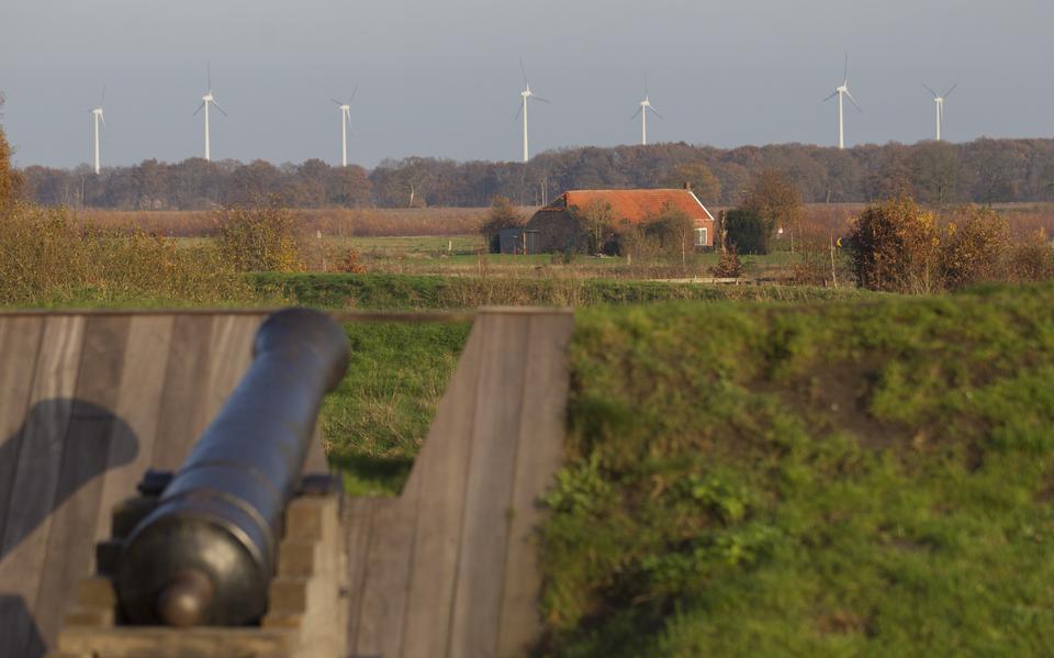 Vanaf de vesting Bourtange zijn al veel Duitse windmolens zichtbaar.
