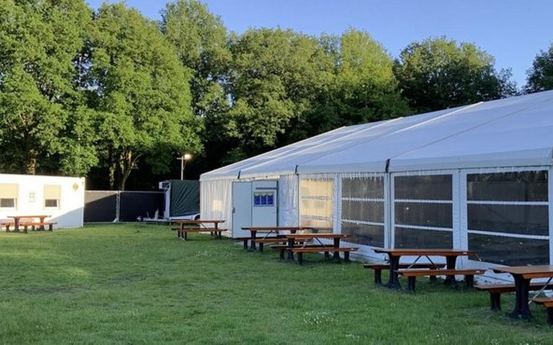 Stadskanaal zet tijdelijk tweede tent aan Manegelaan voor asielzoekers uit Ter Apel: 'We moeten met 