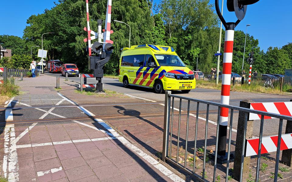 Scooterbestuurder overleden na frontale botsing met trein bij Emmen.