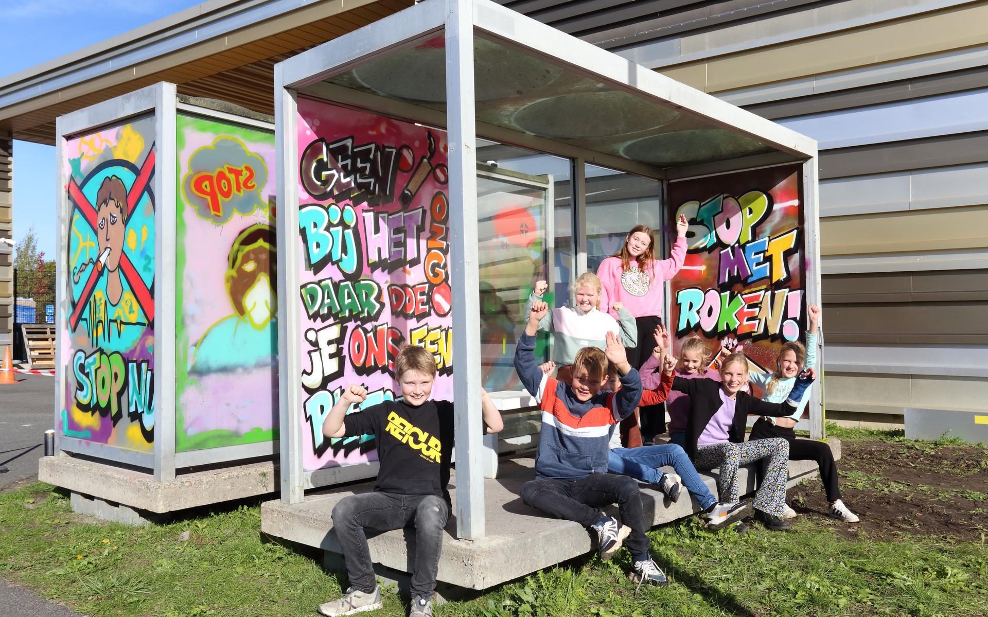 Ommelander Ziekenhuis in Scheemda is rookvrij. Basisschoolleerlingen versieren laatste 'rookhaltes' 