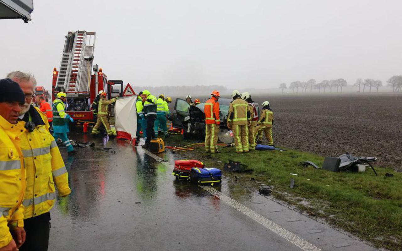 Grote ravage na ongeval op de N34 tussen Drouwen en Borger. Foto: Van Oost Media. 
