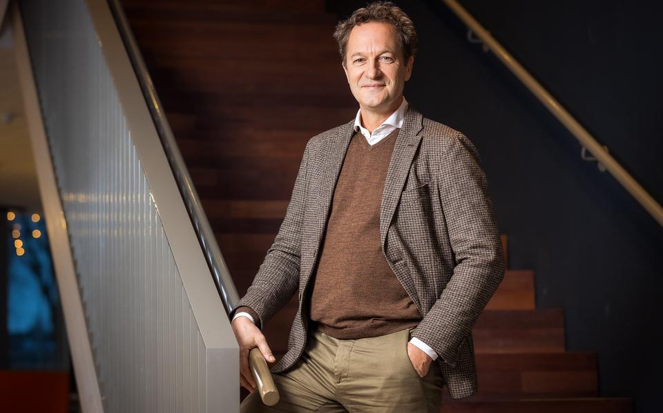 
Volgens psychiater Rogier Hoenders raakt door de smartphone onze aandacht versplinterd.