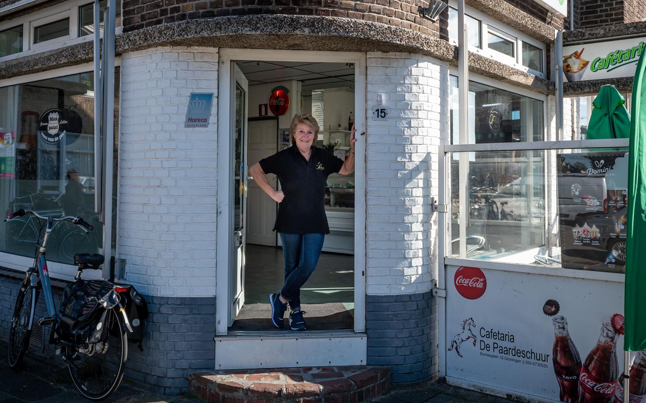 Pamela ten Hoope stopt met snackbar De Paardeschuur aan het Borneoplein in Groningen. Pamela ten Hoope stopt met snackbar De Paardeschuur aan het Borneoplein in Groningen.