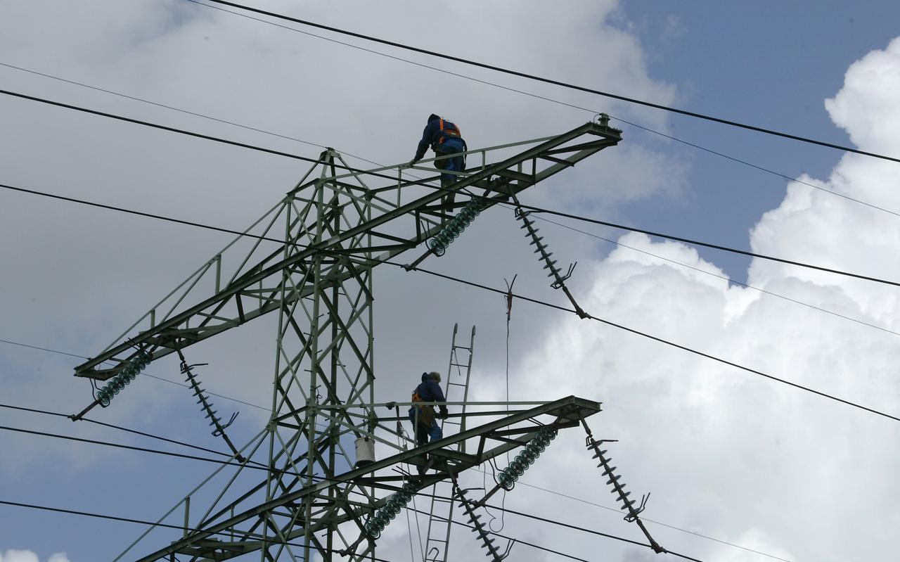 Het bedrijfsleven in Drenthe wil weten waar het aan toe is als het om de uitbreiding van het elektriciteitsnet gaat.