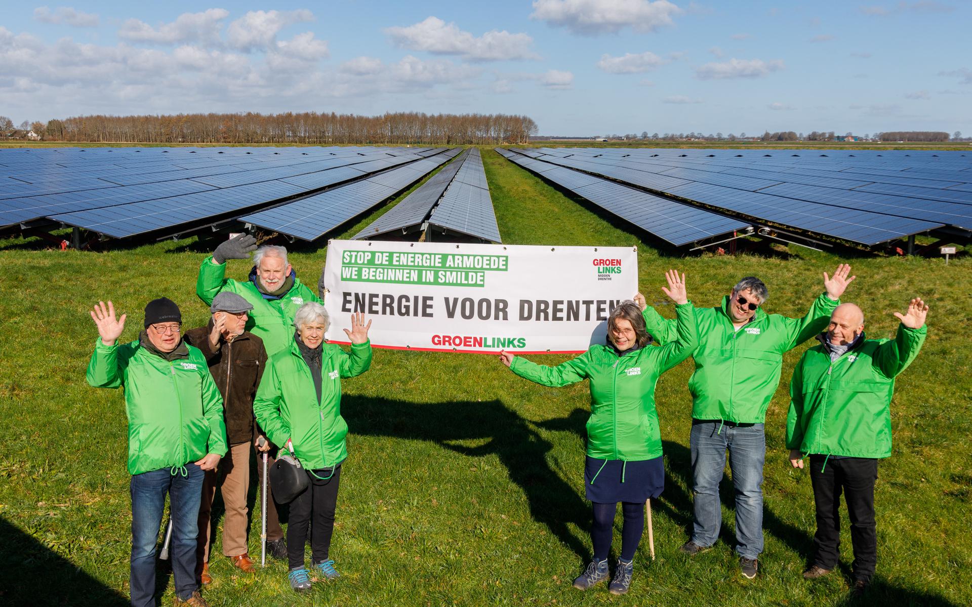 Mireille Sampimon van GroenLinks Drenthe (derde van rechts) riep samen met de plaatselijke vertegenwoordigers op om een duurzaamheidsfonds te vormen.