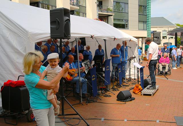 Shantyfestival in Winschoten brengt veel liefhebbers op de been. Publiek geniet van negen koren op d