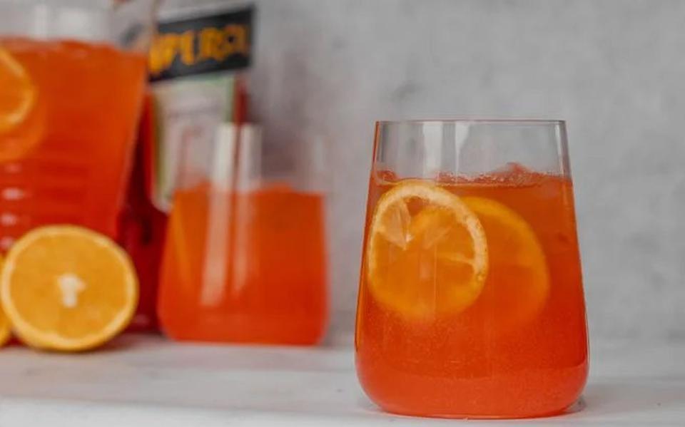 Oranje Aperol cocktail-pitcher.