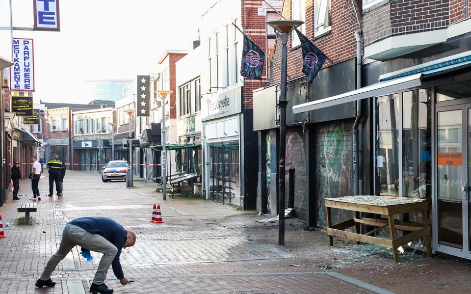 Het pand van Sammy's Gameshop in hartje Winschoten waar een aanslag werd gepleegd. 