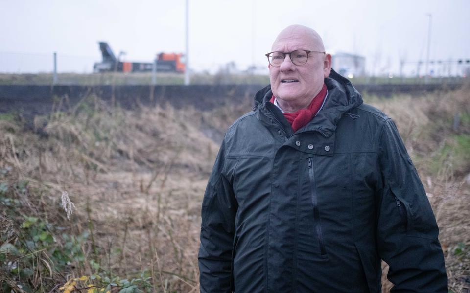 Rutger Noorden vecht al 26 jaar voor geluidswerende maatregelen langs de A7 bij Buitenhof. 