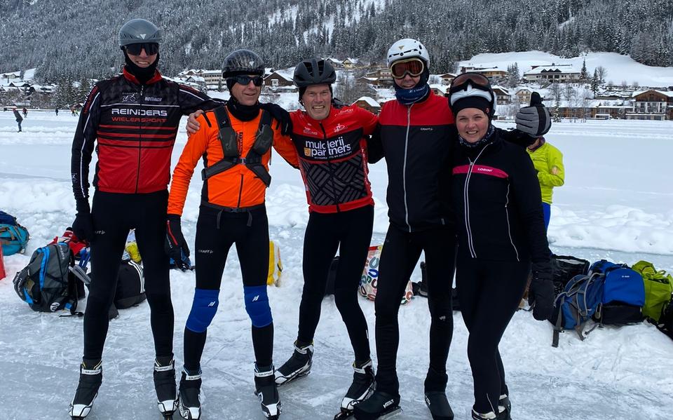 Eef Russchen schaatst samen met Tjerru Oenema, Walraad van Dalen, René Boon en Marion Oenema dinsdag de alternatieve Elfstedentocht.
