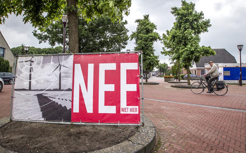 Protest tegen de komst van windmolens in de Veenkoloniën in 2016 in Muntendam.