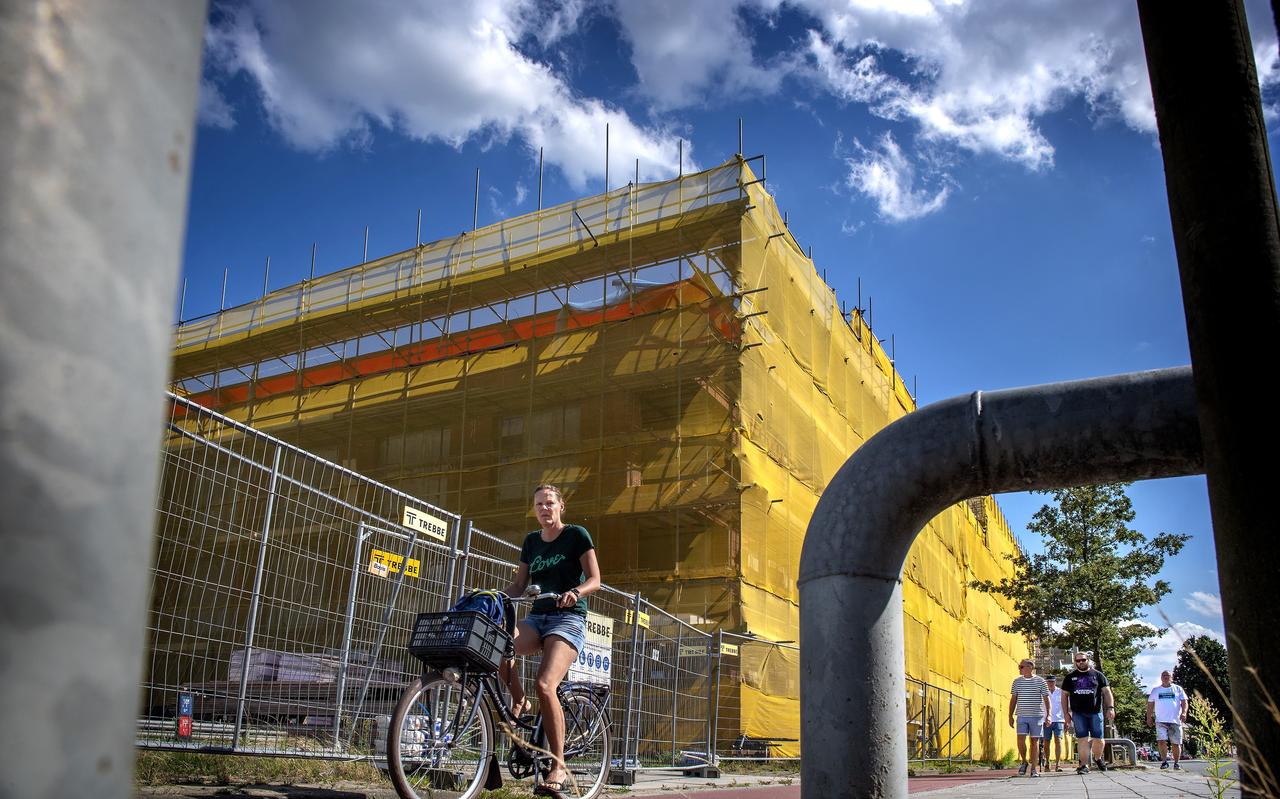 Woonblok met sociale huurwoningen in aanbouw in de Grunobuurt in Groningen. Woonblok met sociale huurwoningen in aanbouw in de Grunobuurt in Groningen.