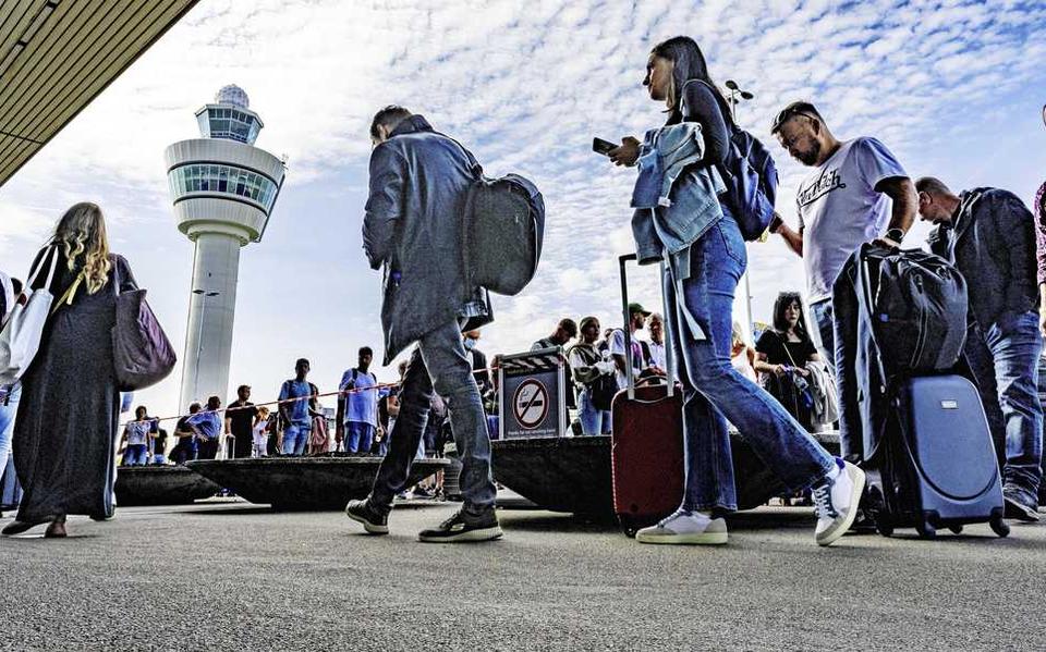 Koepelorganisaties roepen op om de verstoringen voor vakantiegangers tot een minimum te beperken, maar vakbonden lijken extra warm te lopen voor werkonderbrekingen. Foto: ANP