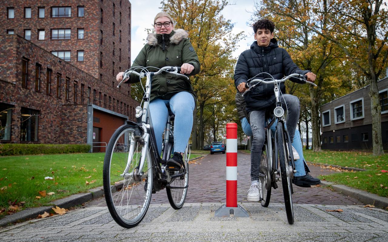 Het nieuwste fietspaaltje in Stadskanaal heeft maar weinig op met de richtlijnen die CROW en de Fietsersbond opstelden rondom fietspaaltjes. 