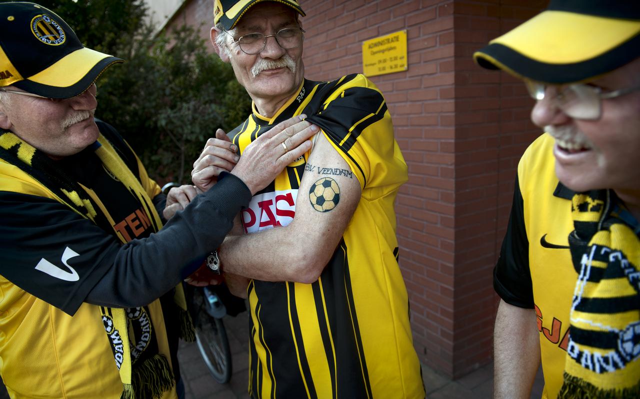Eeuwige clubliefde. Een tattoo van BV Veendam op de bovenarm. Eeuwige clubliefde. Een tattoo van BV Veendam op de bovenarm.