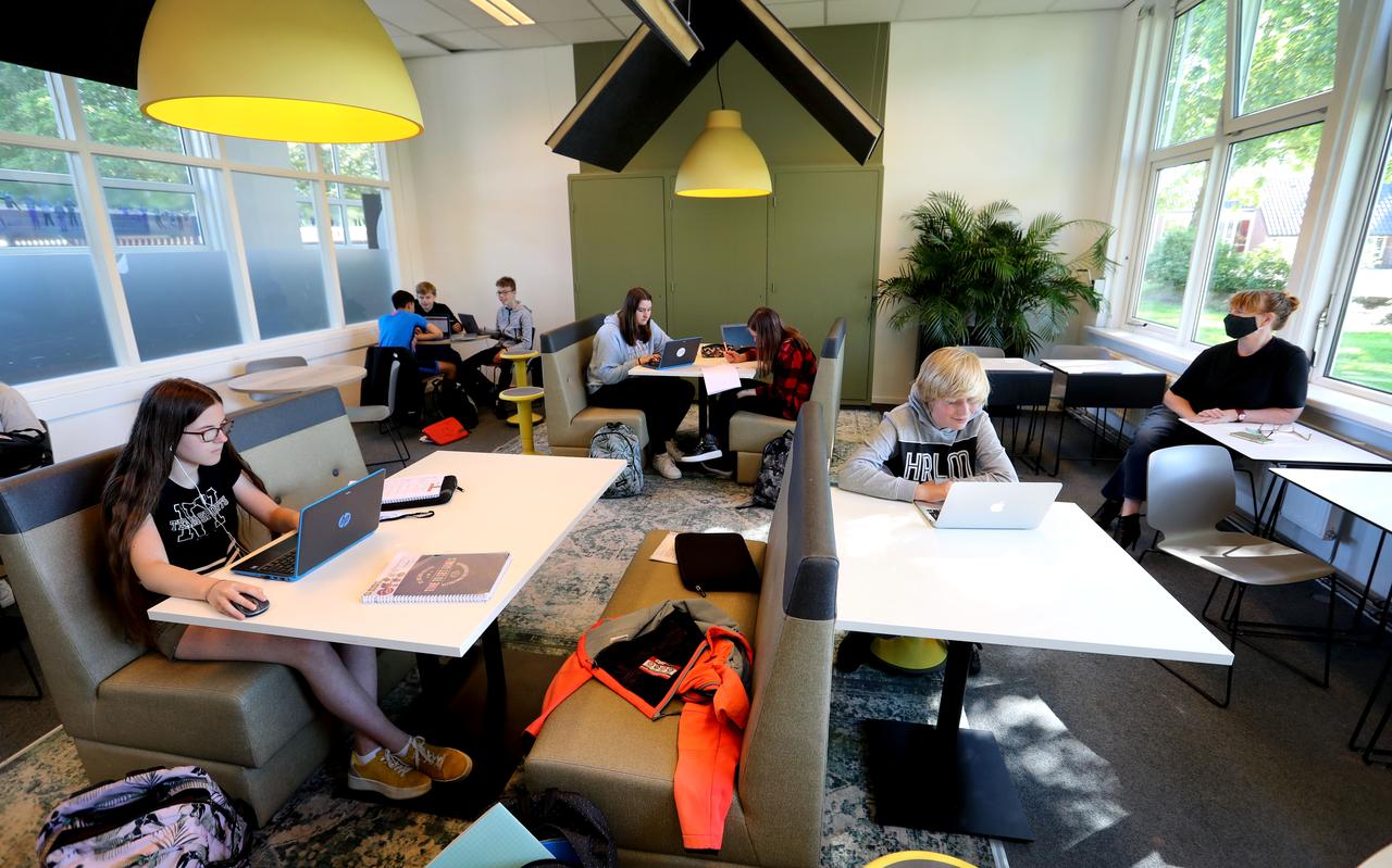 Op het Dr. Nassau College in Norg is het te krap om alle leerlingen weer tegelijk te verwelkomen, vindt het schoolbestuur. Op het Dr. Nassau College in Norg is het te krap om alle leerlingen weer tegelijk te verwelkomen, vindt het schoolbestuur.