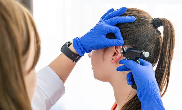 Leon van LM Piercings in Coevorden wil schadeclaims liever 'vandaag dan morgen’ afgerond hebben. 'On