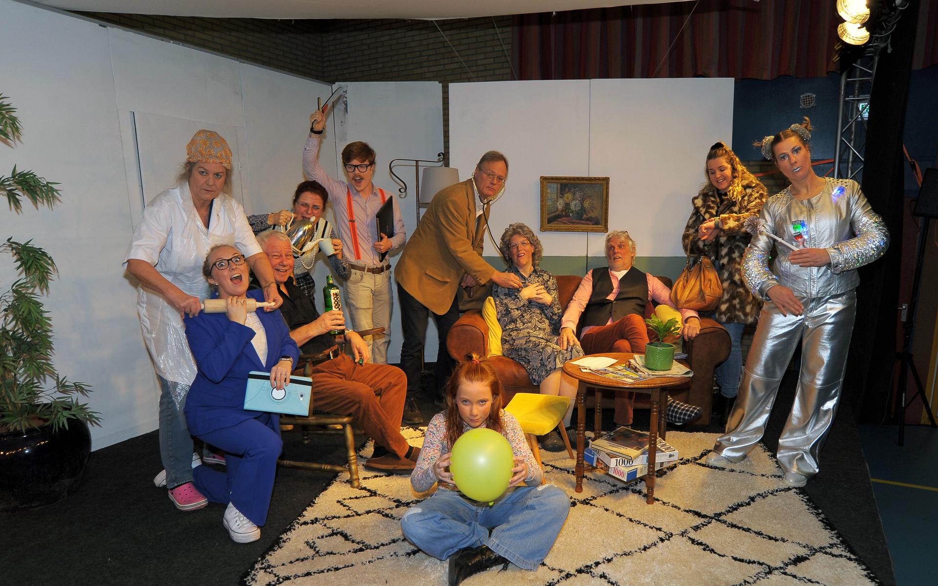 Blijspel over zorgrobot slaat enorm aan in Overschild. Twee keer volle bak voor Schildgroep