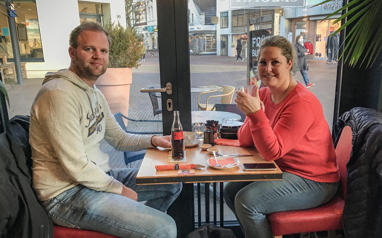 Tom en Jolanda uit Harkstede doen een dagje Leer, waar geen lockdown is. Tom en Jolanda uit Harkstede doen een dagje Leer, waar geen lockdown is.