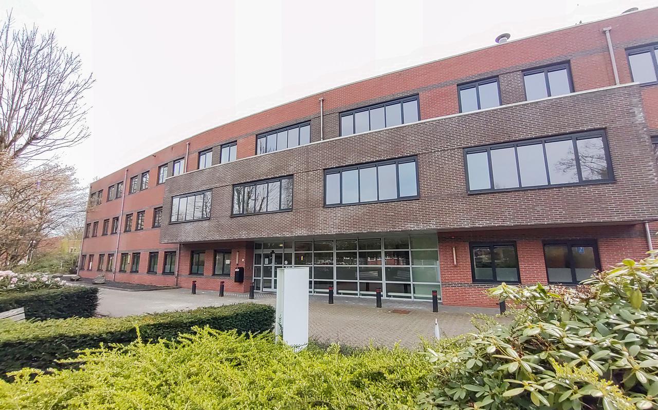 Het Lentis-gebouw in Winschoten is een van de panden waar vluchtelingen worden opgevangen