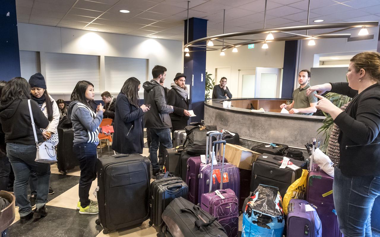 Internationale studenten checken in 2018 in bij SSH Suite 23 aan de Van Swietenlaan. 