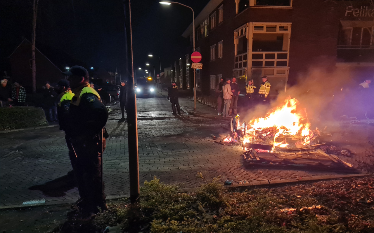 In Assen was het op verschillende plekken onrustig. In Assen-oost greep de politie in. In Assen was het op verschillende plekken onrustig. In Assen-oost greep de politie in.