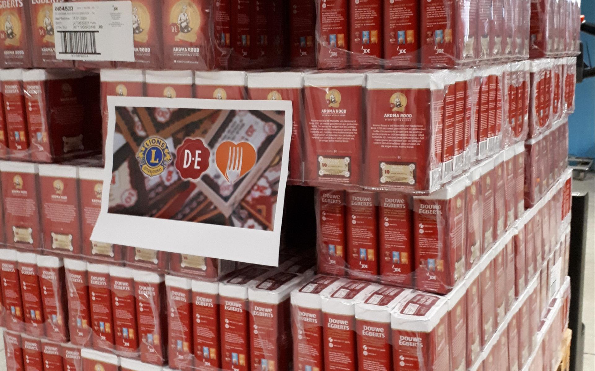 Deze 1313 pakken koffie werden gedoneerd aan de voedselbank.