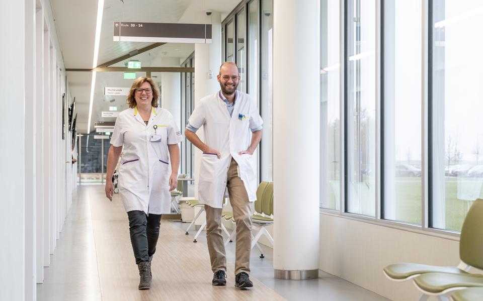Verpleegkundig specialist oncologie Renate Leeuwis-De Vries en Rob van den Brom, internist – medisch oncoloog.