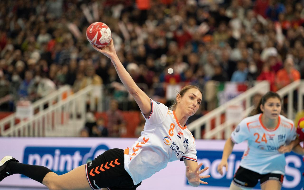 Lois Abbingh schiet Nederland in 2019 in Japan naar de wereldtitel. Lois Abbingh schiet Nederland in 2019 in Japan naar de wereldtitel.