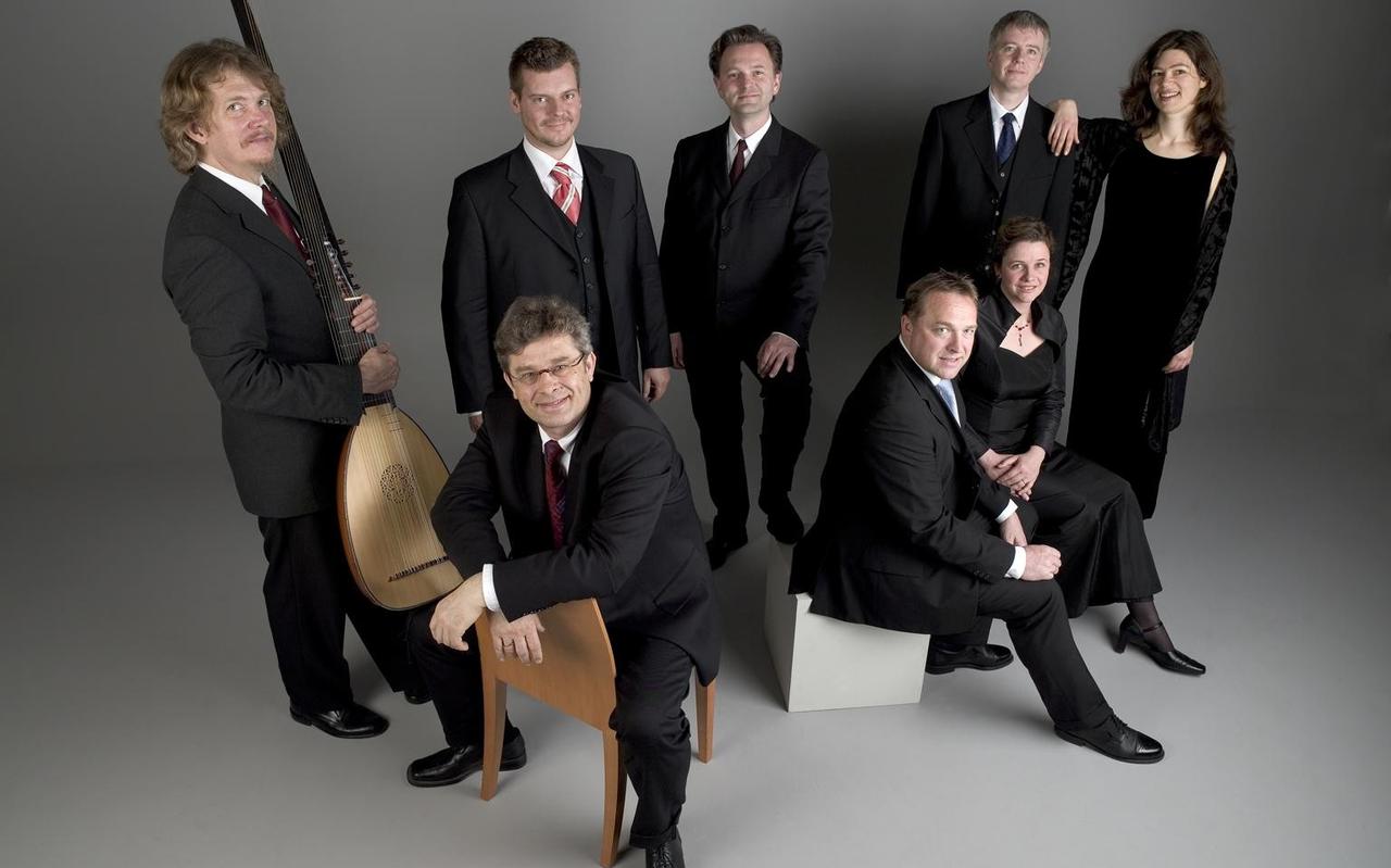 Het Gesualdo Consort Amsterdam, met vooraan Harry van der Kamp. Het Gesualdo Consort Amsterdam, met vooraan Harry van der Kamp.