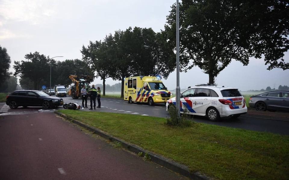 Scooterrijder gewond bij botsing met auto in Winschoten. Scooterrijder gewond bij botsing met auto in Winschoten.