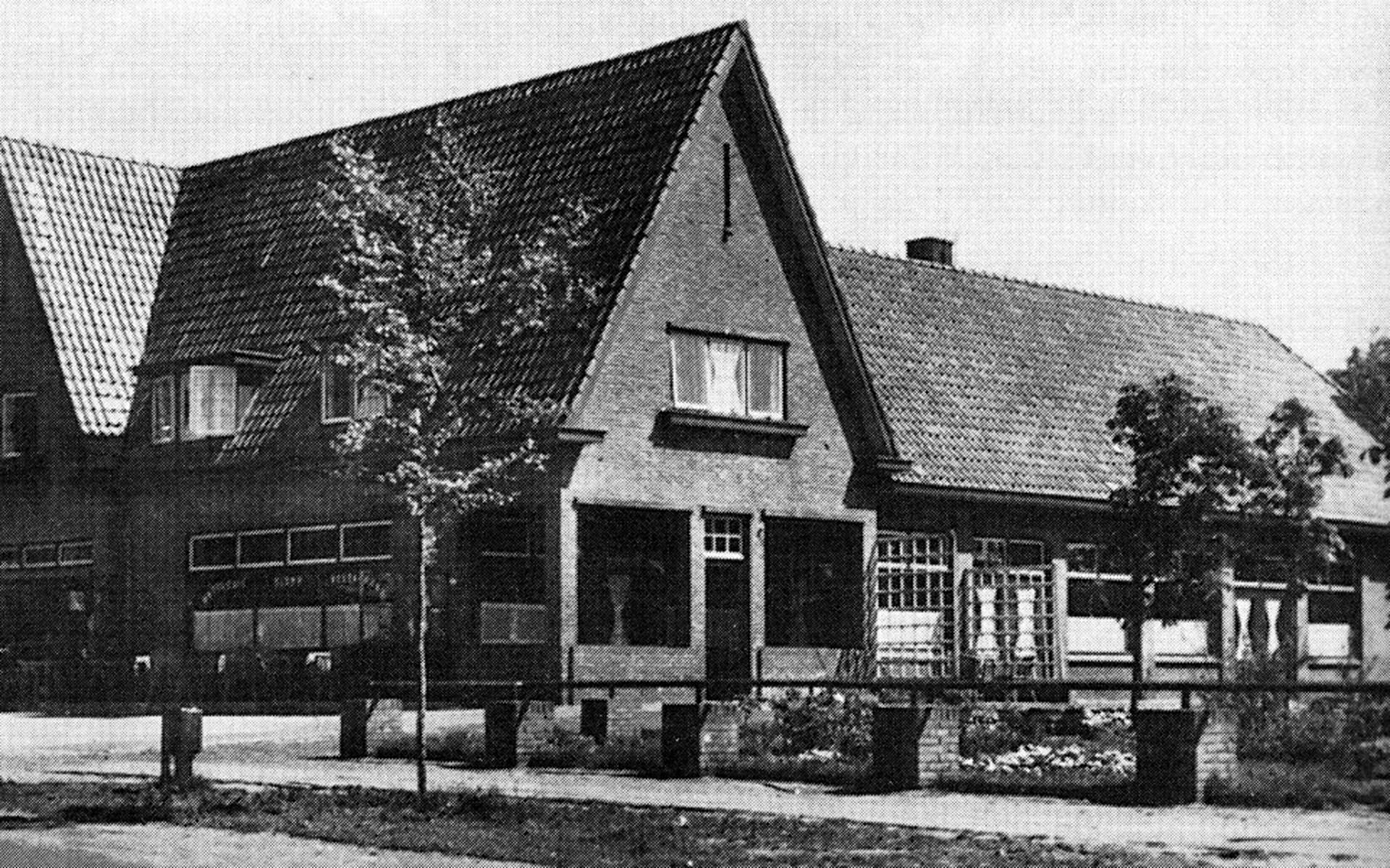Café-bakkerij Slomp werd onder leiding van generaal-majoor Böttger ingericht en gebruikt als commandopost. Nu Abdij
de Westerburcht.