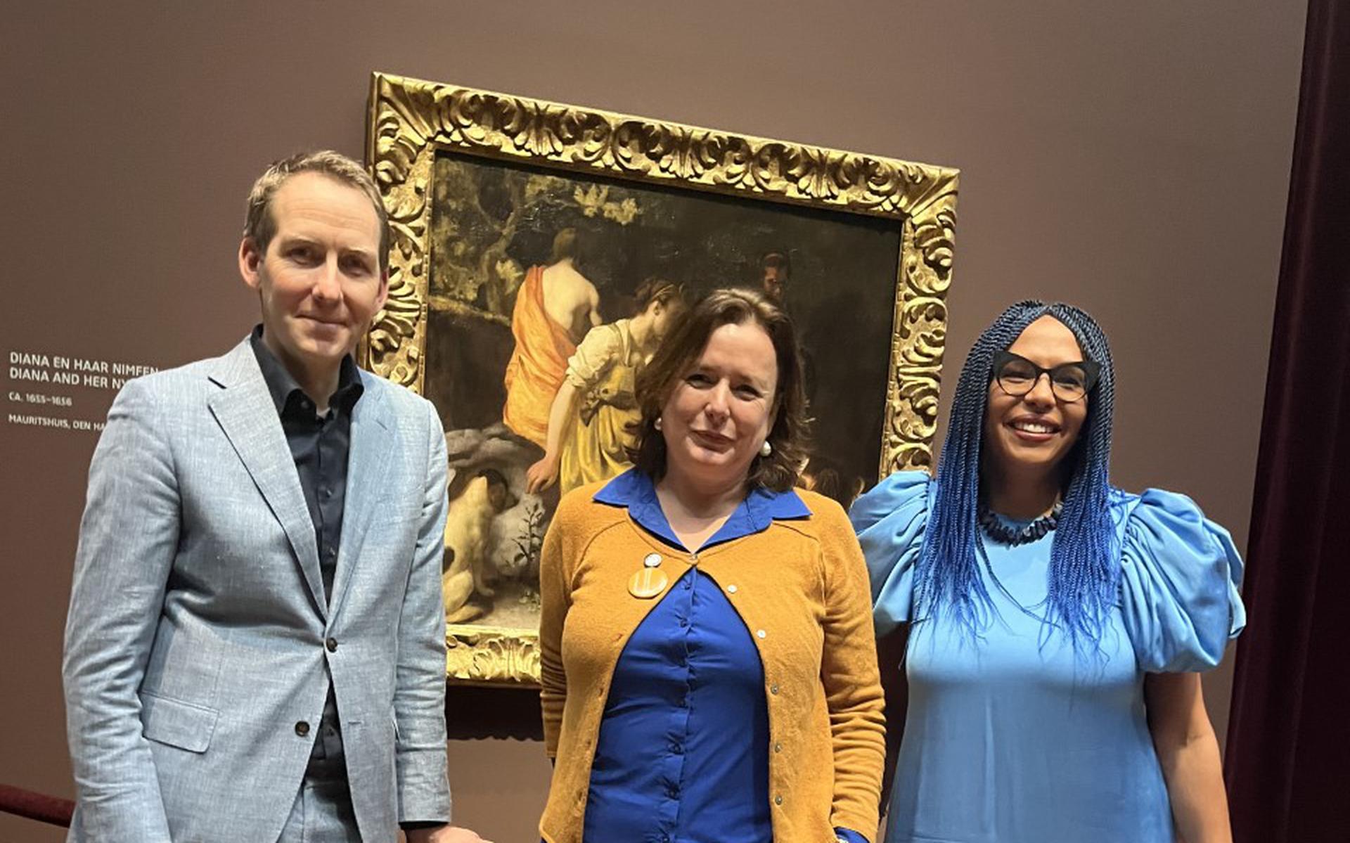 Carolien van Olphen met Pieter Roelofs en Abbie Vandivere bij de opening van de Vermeer expositie in het Rijksmuseum. 