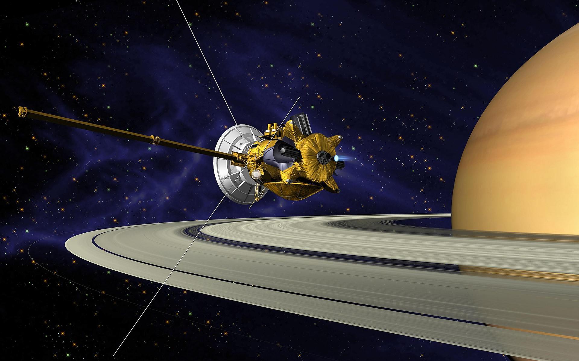 Deze foto-impressie toont de ruim 6,5 meter grote NASA/ESA-ruimtesonde Cassini-Huygens zoals die zijn baan om de planeet Saturnus bereikte in de zomer van 2004, na een reis van bijna zeven jaar.  