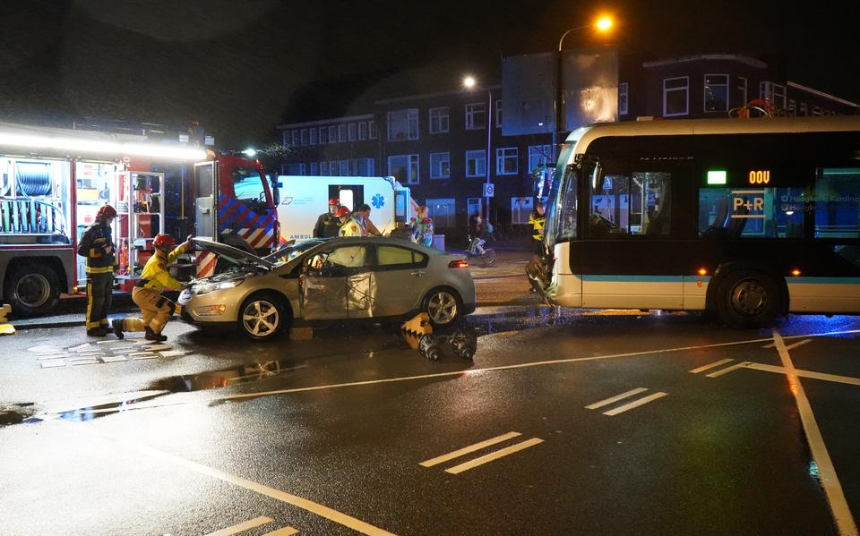 Gewonde bij botsing met lijnbus in Groningen.