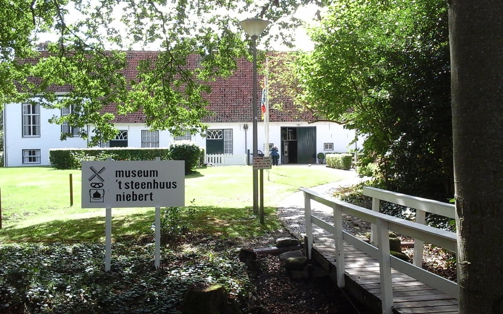Open Monumentendag Westerkwartier opent in Iwema Steenhuis te Niebert, aansluitend uitreiking de Ste