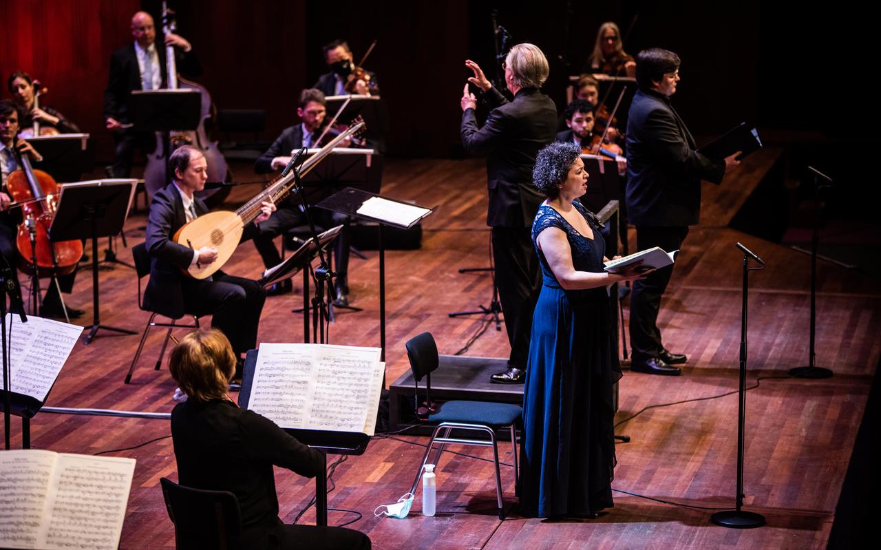 Het Noord Nederlands Orkest speelde in maart 2021 zijn paasconcert in De Oosterpoort in Groningen. Toen zonder publiek. 