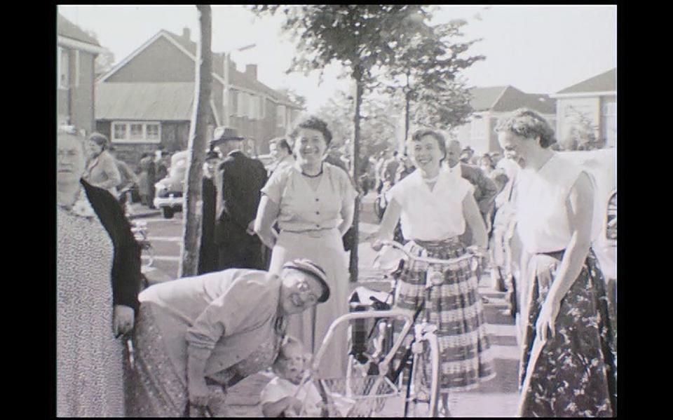 Ga terug in naar 1957 met Films van Toen: met de auto cruisen door Drenthe. Video: Drents Archief