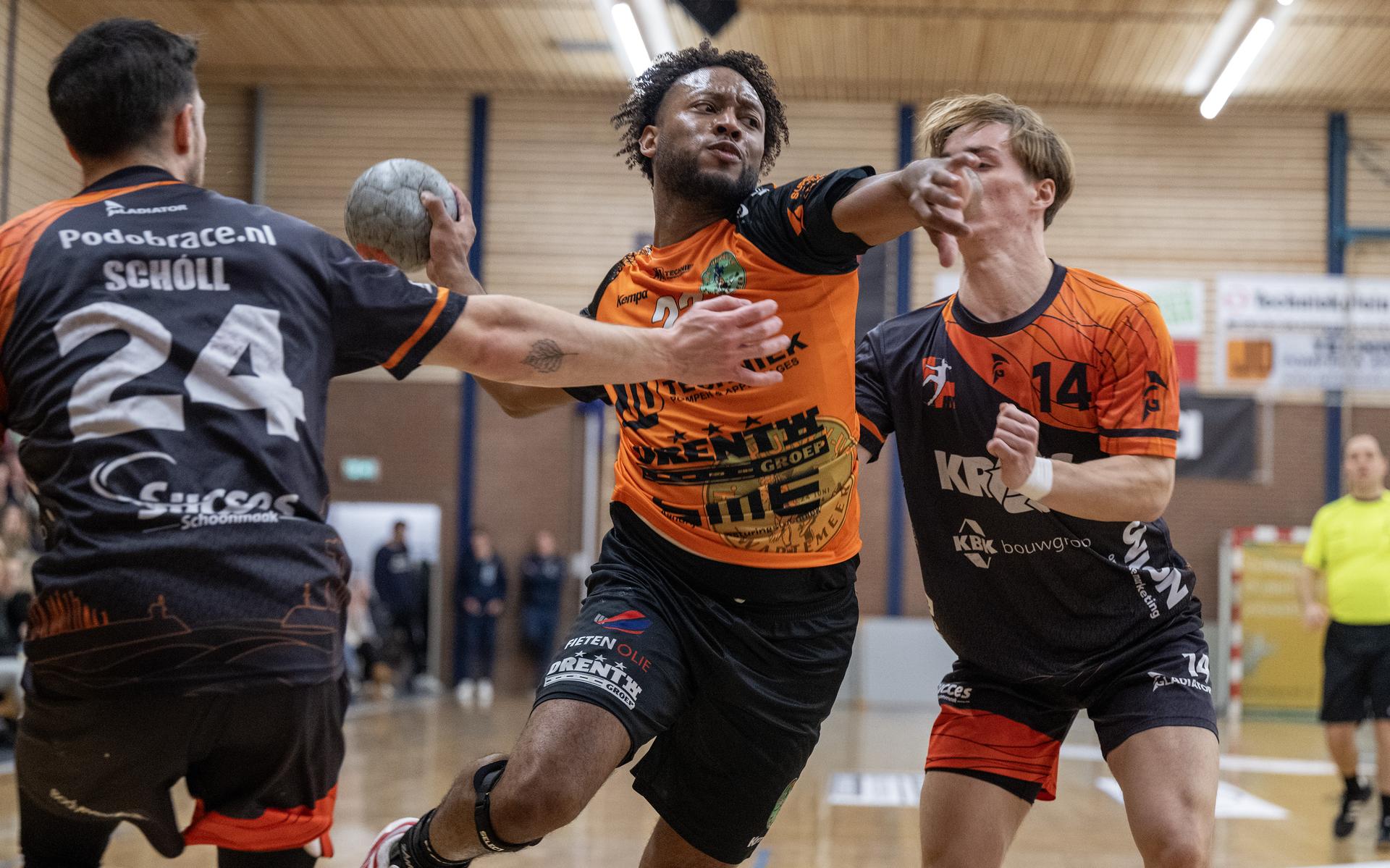 De handballers van Hurry-Up kunnen het Volendam in Zwartemeer niet lastig maken. 'We waren niet effe