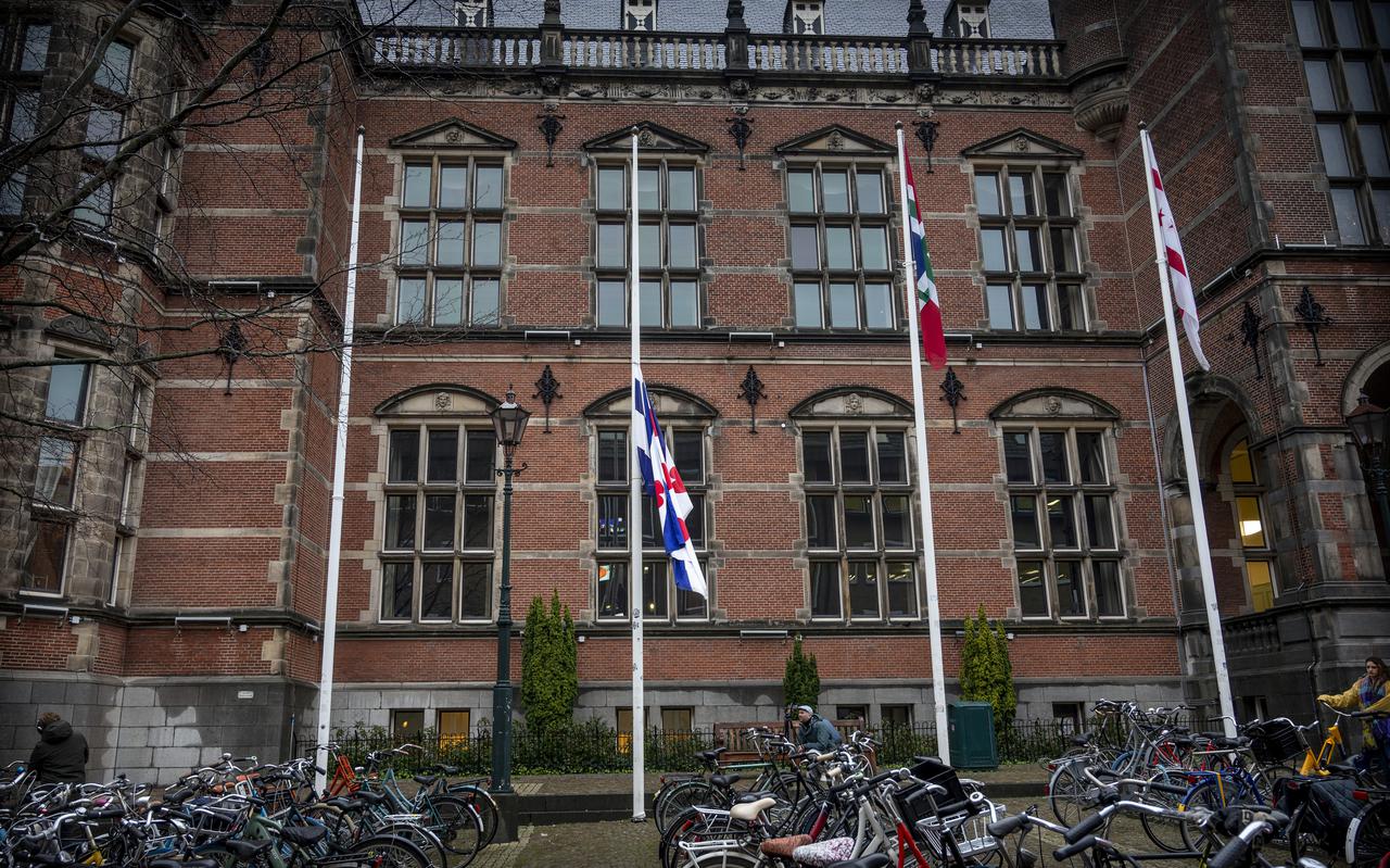 De Friese vlag hing vanochtend halfstok. 