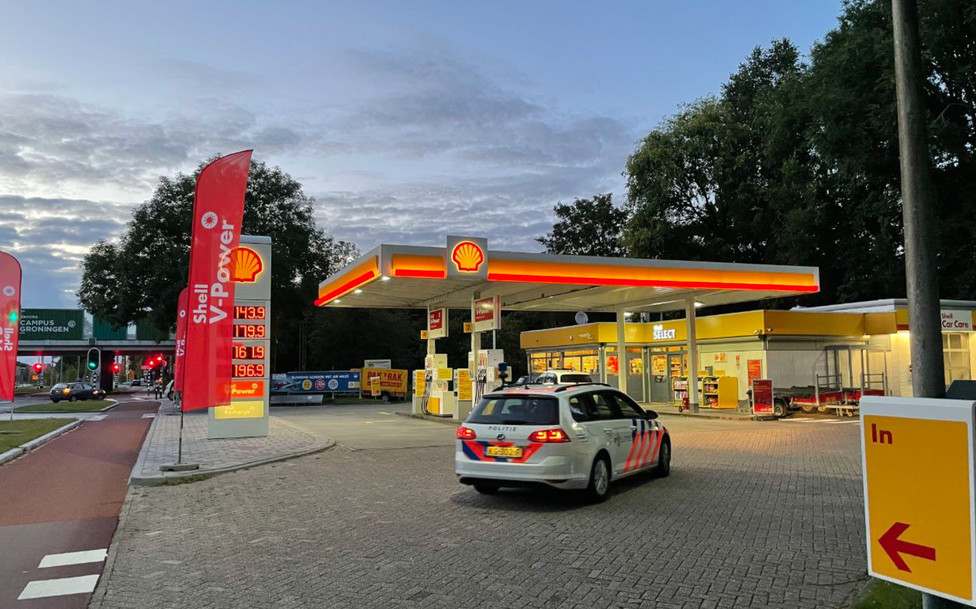 Armed robbery at Shell gas station on Zonnelaan in Groningen: perpetrator on the run