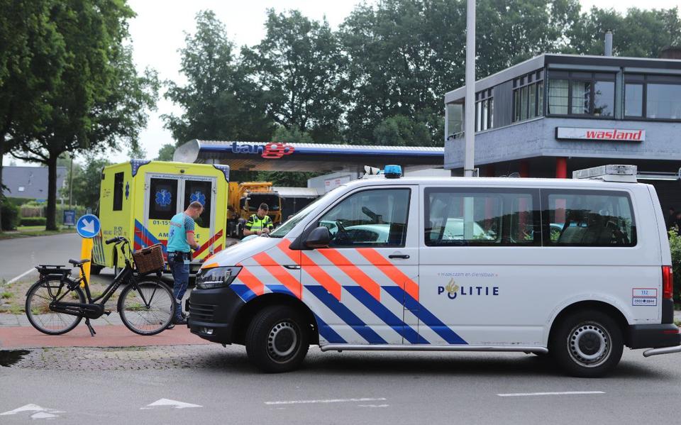 Fietser aangereden op Poststraat in Stadskanaal, automobilist door oplettende getuige terug naar plek van het ongeluk gebracht. Fietser aangereden op Poststraat in Stadskanaal, automobilist door oplettende getuige terug naar plek van het ongeluk gebracht.