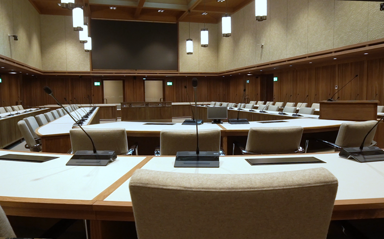 De nieuwe raadszaal van het stadhuis van Groningen De nieuwe raadszaal van het stadhuis van Groningen