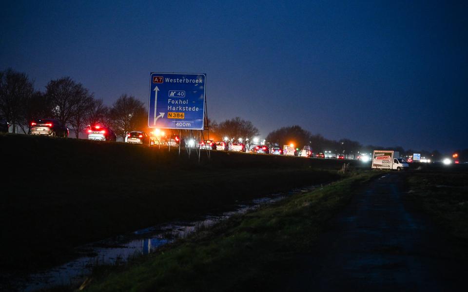 File op A7 tussen Zuidbroek en Hoogezand na ongeluk.