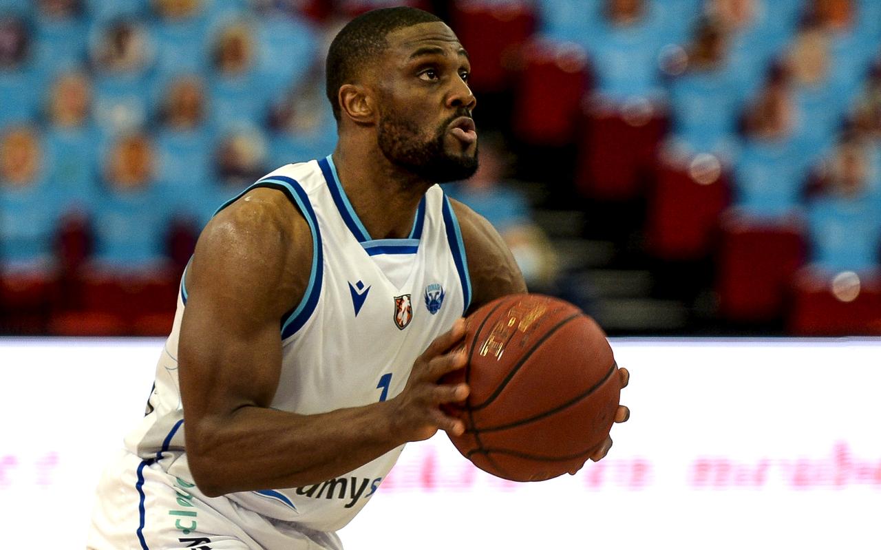 Jarred Ogungbemi-Jackson was nog wel topscorer van Donar in Bemmel met 21 punten, maar wist de uitschakeling in de beker ook niet te voorkomen. Jarred Ogungbemi-Jackson was nog wel topscorer van Donar in Bemmel met 21 punten, maar wist de uitschakeling in de beker ook niet te voorkomen.