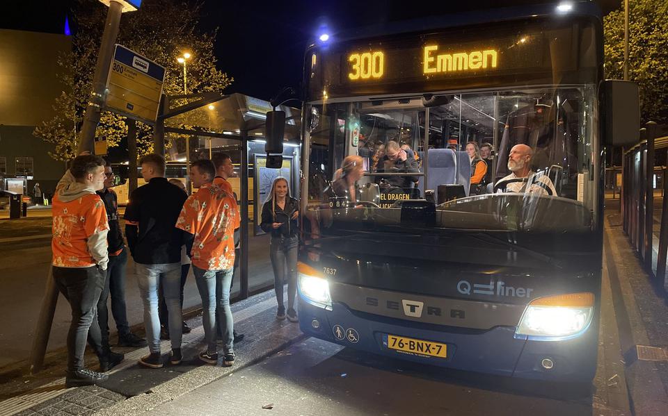 Een feestje vieren tijdens Koningsnacht of Koningsdag in Drenthe en Groningen en met de bus naar huis? Qbuzz zet extra bussen in. 