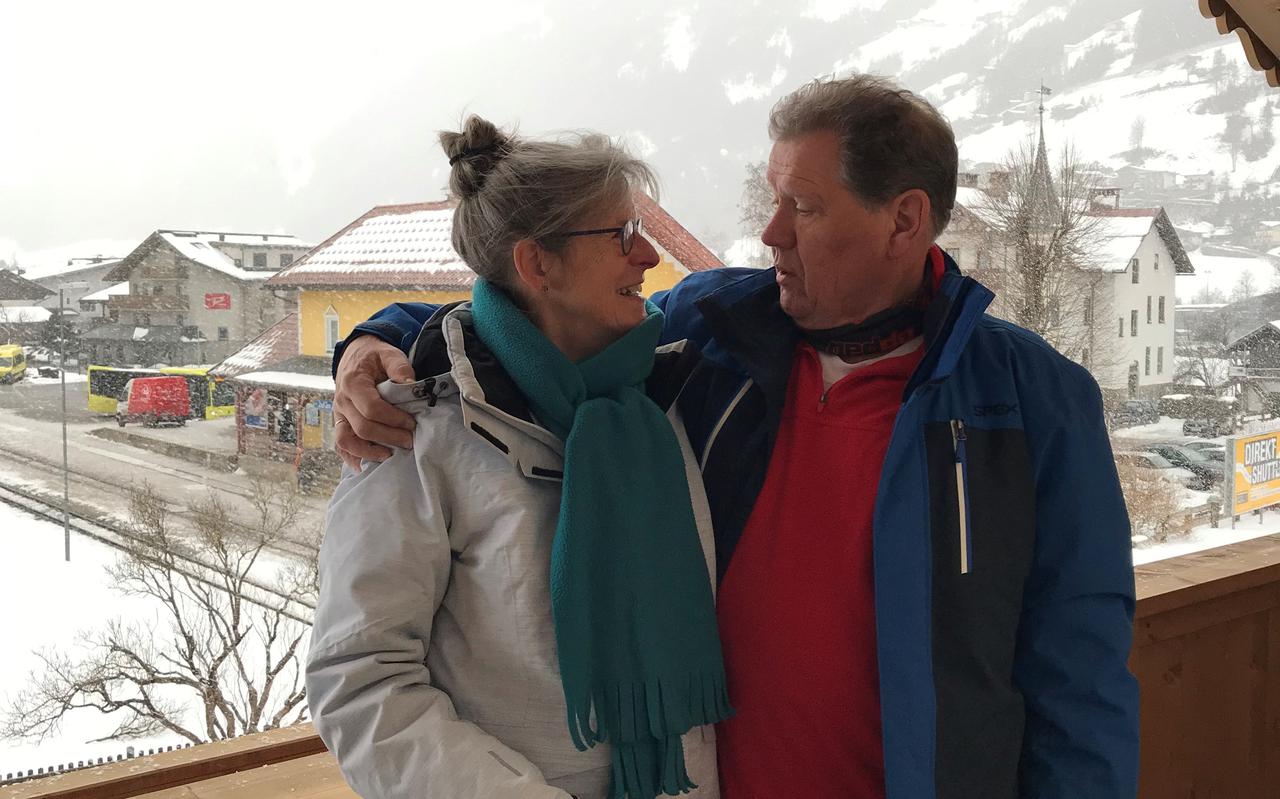 Een relatie met je politieke tegenstander, kan dat? Janny Hofsteenge en Theo Zondag geven Valentijnstips vanaf de skipiste in Oostenrijk. 